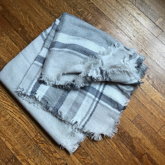 Large plaid scarf - Picture 2 of 2